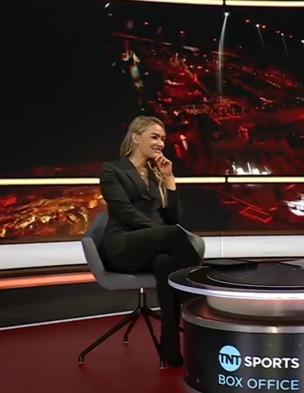 Laura Woods stuns in elegant black ensemble as she hosts TNT Sports coverage of Joshua vs Wallin