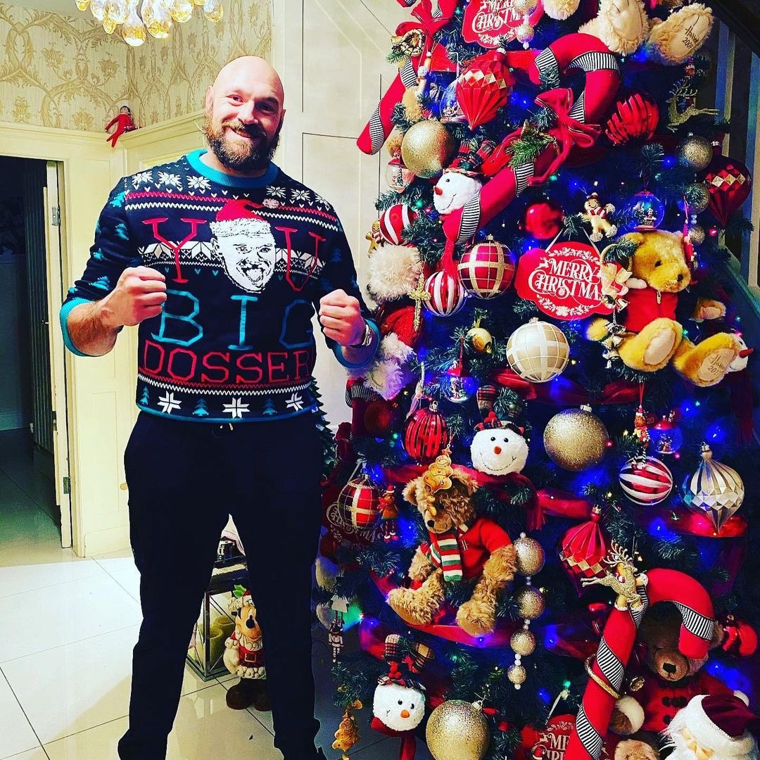 'I can still see a bit' - Tyson Fury sends festive greetings, but fans distracted by 'saturated' tree