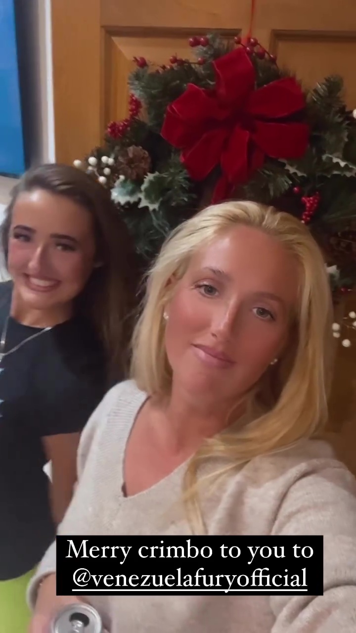 'I can still see a bit' - Tyson Fury sends festive greetings, but fans distracted by 'saturated' tree