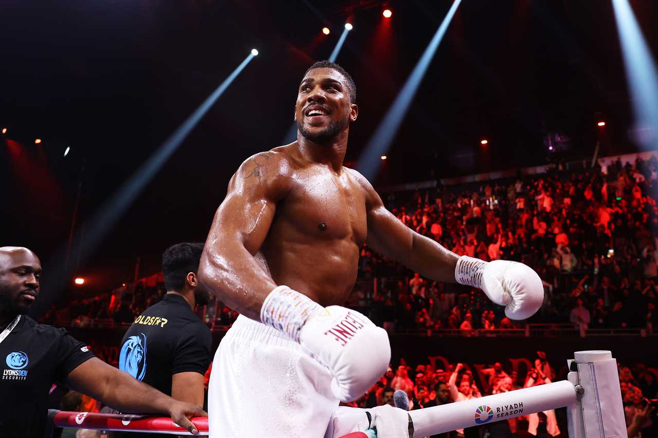 Anthony Joshua Eyeing 'Absolutely Colossal' Fight as Deontay Wilder Deal Falls Through