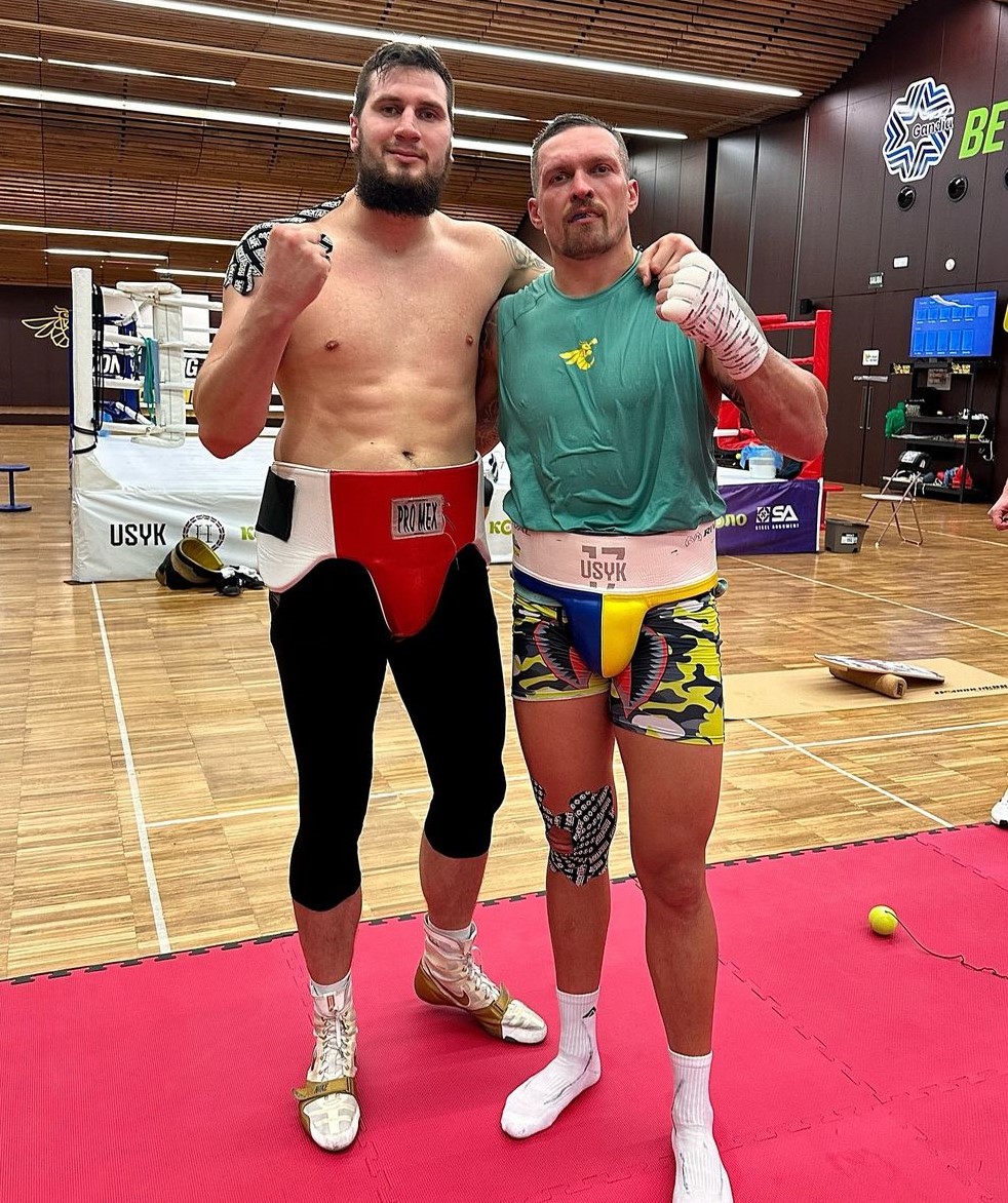 Oleksandr Usyk Sparring with Tyson Fury in Intense Session