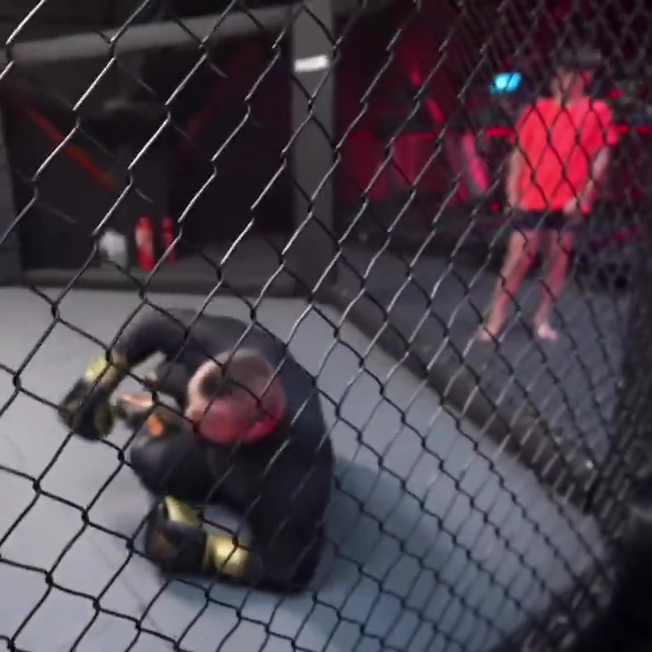 Strongman Eddie Hall knocked out with a head kick in MMA training