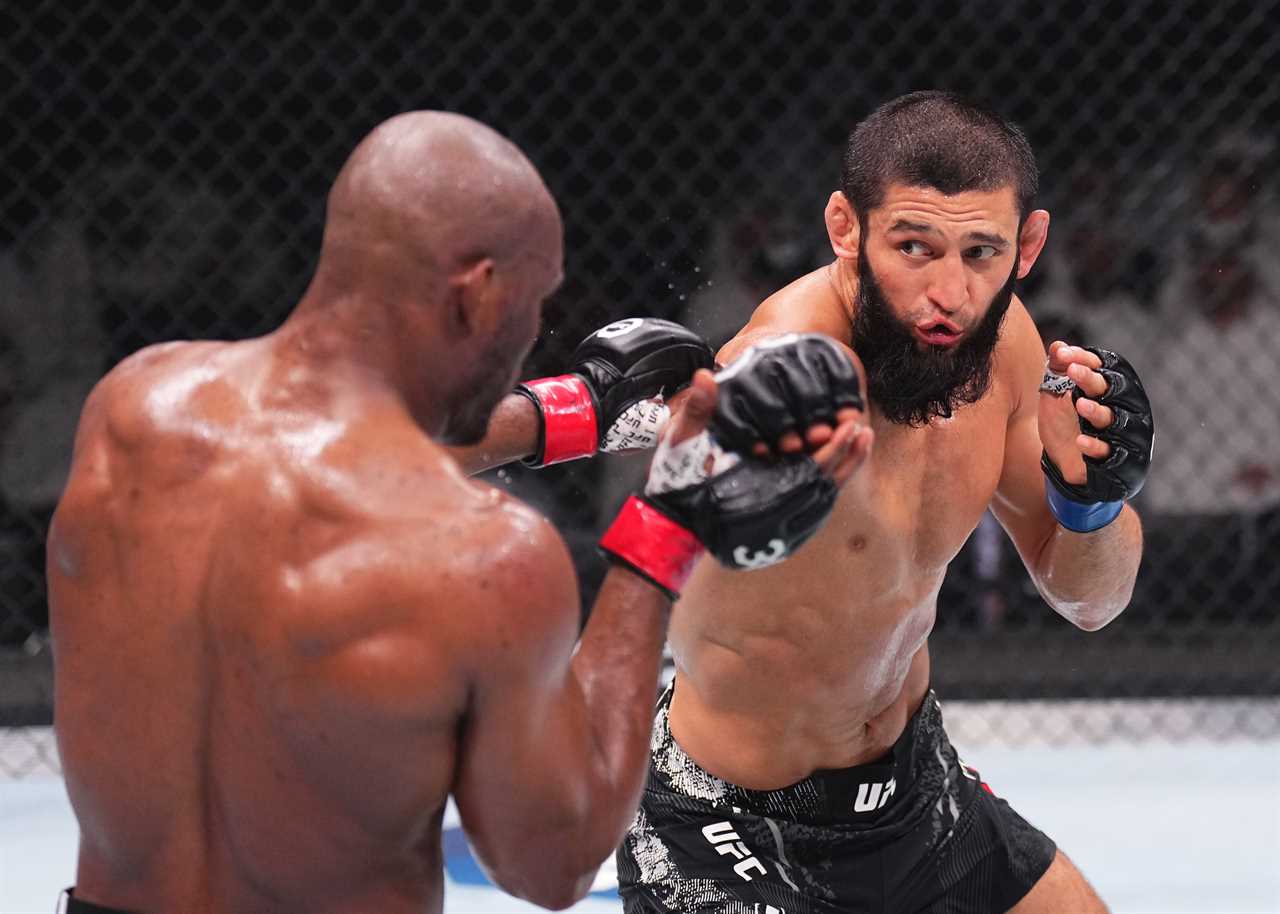 Khamzat chimaev drops hint about potential UFC 300 fight
