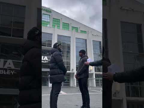 Buatsi & Azeez DID NOT WANT TO BE THE FIRST TO BREAK UP THEIR FACE-OFF