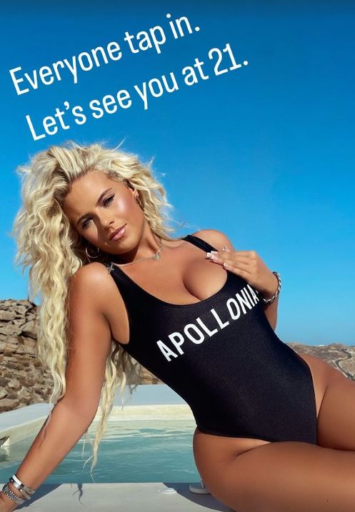 Apollonia Llewellyn shares a revealing throwback picture in swimsuit aged 21