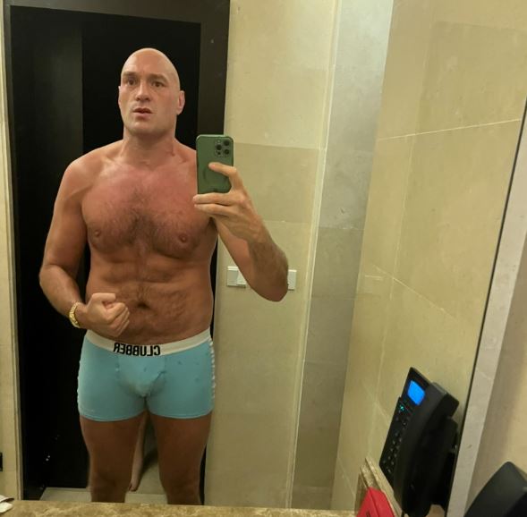 Tyson Fury apologizes for withdrawing from Usyk fight due to injury