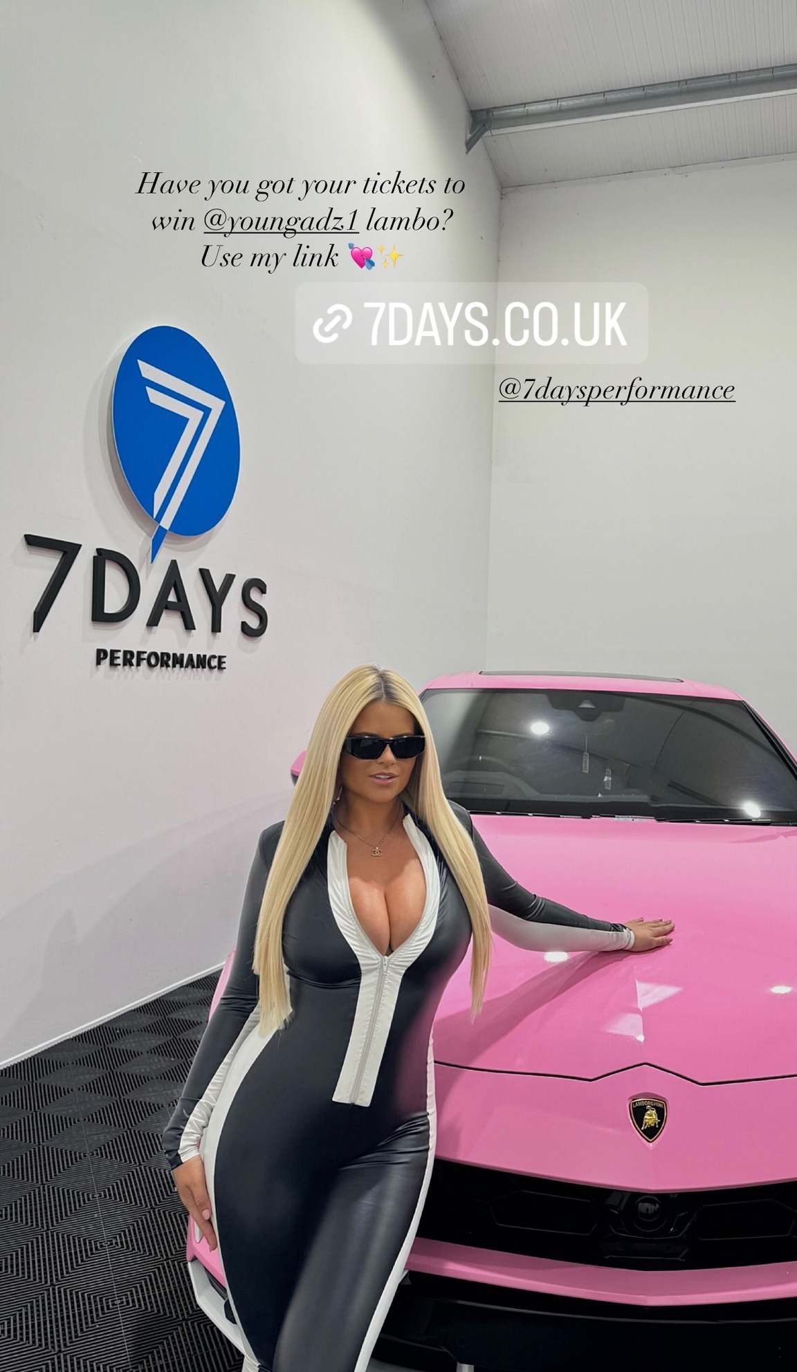 Apollonia Llewellyn's Instagram post of the stunning boxing girl, Apollonia Llewellyn, has fans gushing over her pink leotard with latex bodysuit.