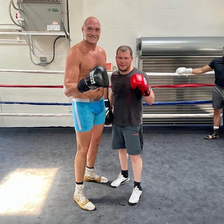 Tyson Fury denies using old picture to show off Physique in Cancelled Oleksandr Usyk fight
