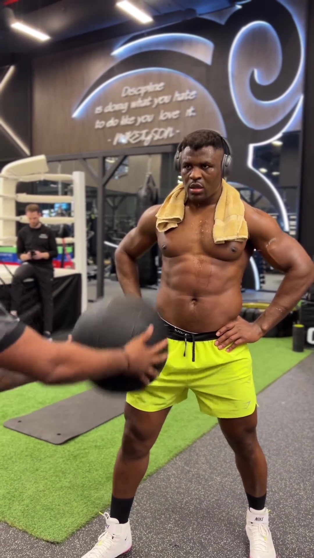 Francis Ngannou Impresses Fans With Insane Body Ahead of Anthony Joshua Boxing Match
