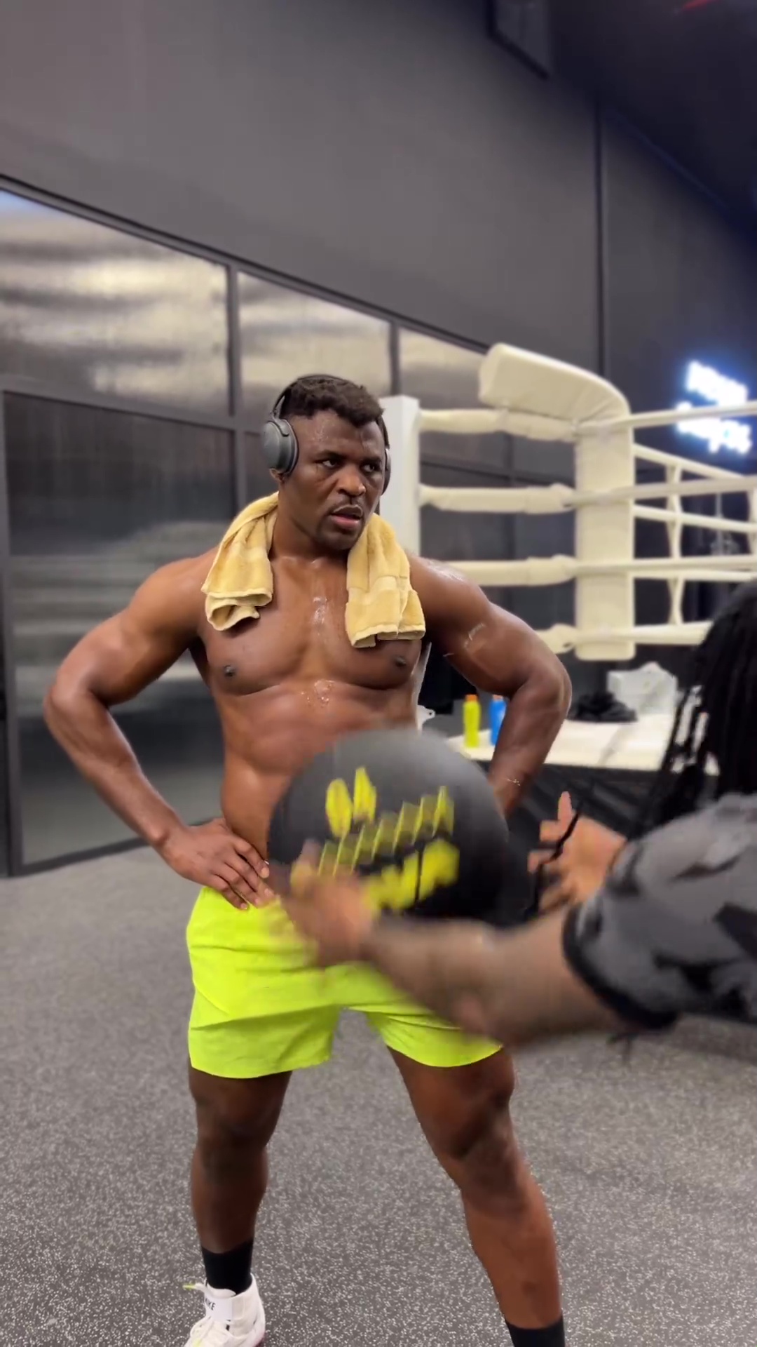 Francis Ngannou Impresses Fans With Insane Body Ahead of Anthony Joshua Boxing Match
