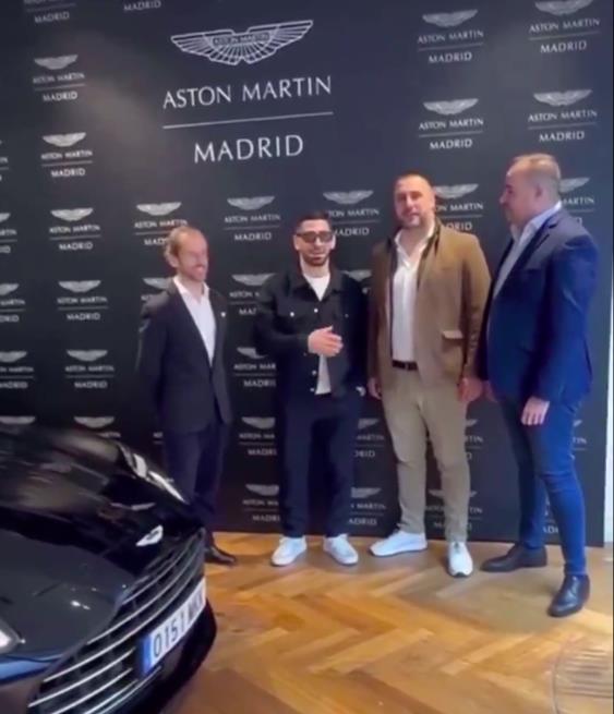 UFC Champion Gifted £200k Aston Martin After Title Victory