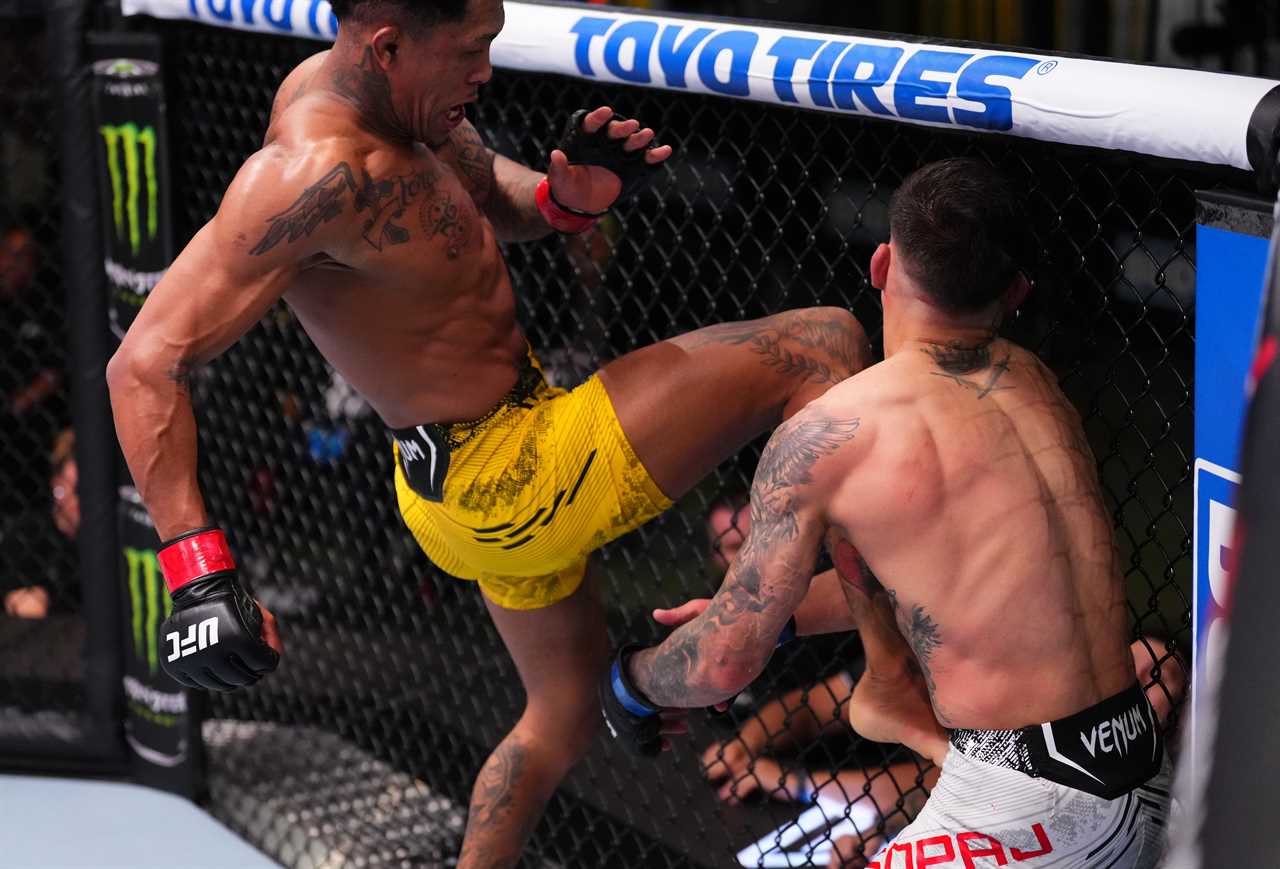 UFC star Vinicius Oliveira stuns fans with Brutal Flying knee KO