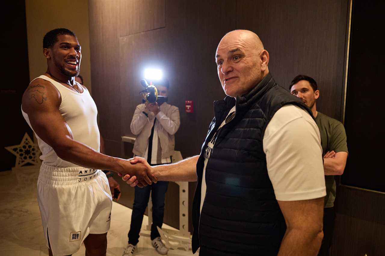Fans praise Anthony Joshua for meeting Tyson Fury’s father before the fight
