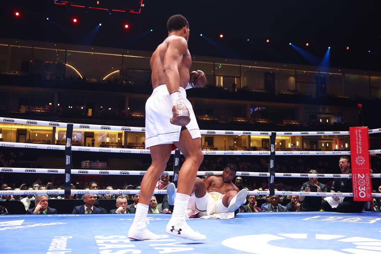 Conor McGregor reacts to Anthony Joshua's KO Francis Ngannou