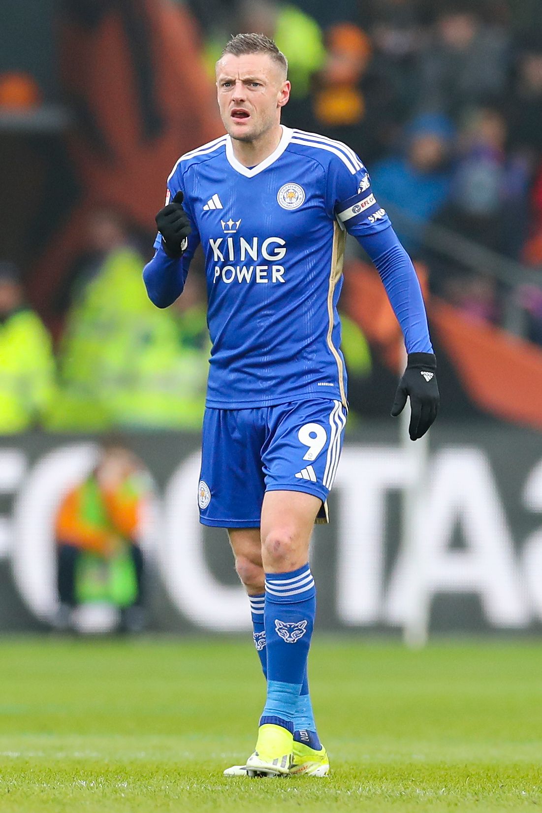 Amir Khan tells Wayne Rooney that he should fight Jamie Vardy, and offers to train him after the Wagatha battle