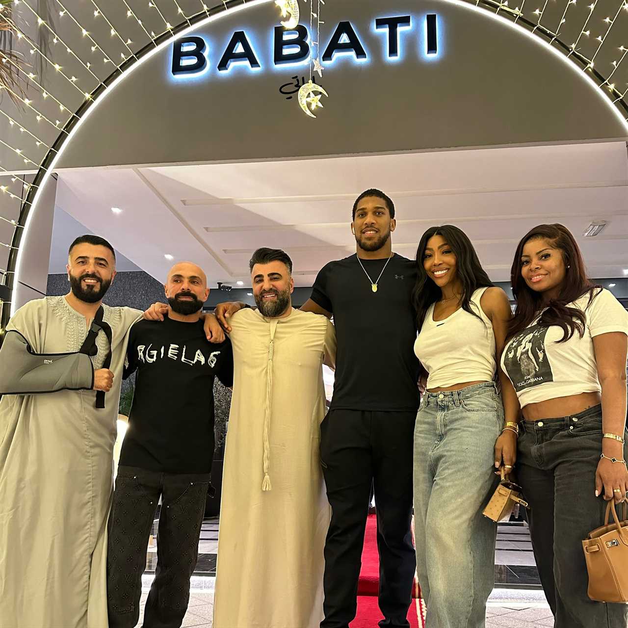 Anthony Joshua seen getting cozy with Brit Hairdresser in Dubai Desert