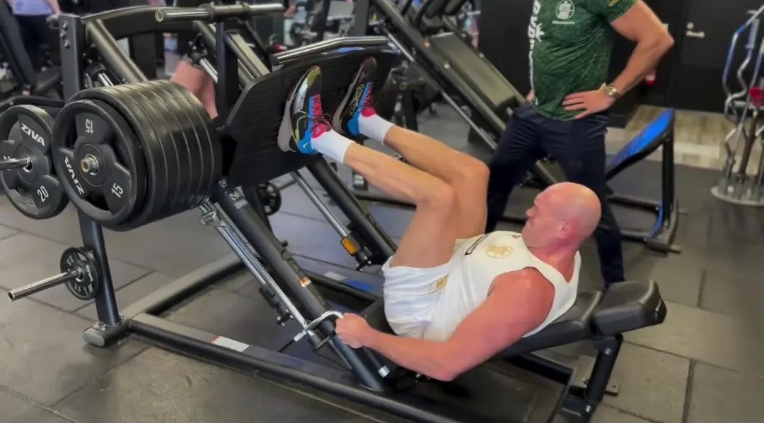 TYSON FURY TRAINING FOR USYK: FANS ARE CONVINCED HE WILL WIN