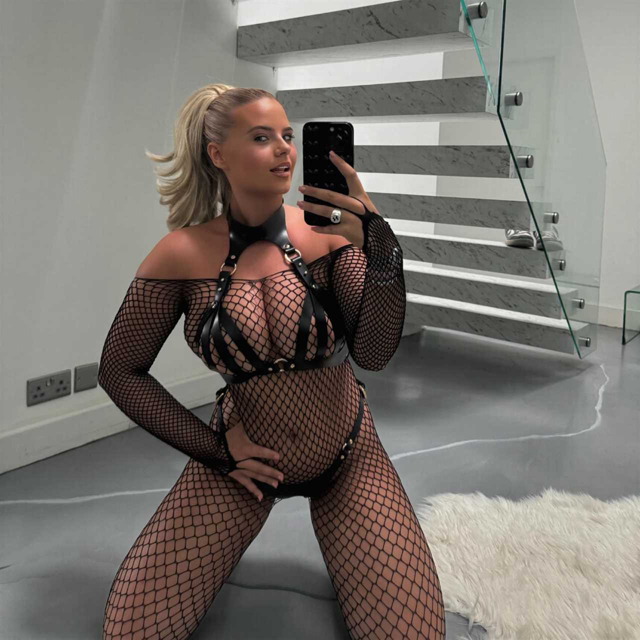 Apollonia Llewellyn stuns fans in a racy lingerie photoshoot