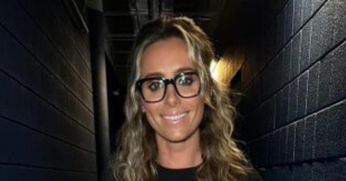 Anna Woolhouse, boxing presenter at O2 Arena, wows fans