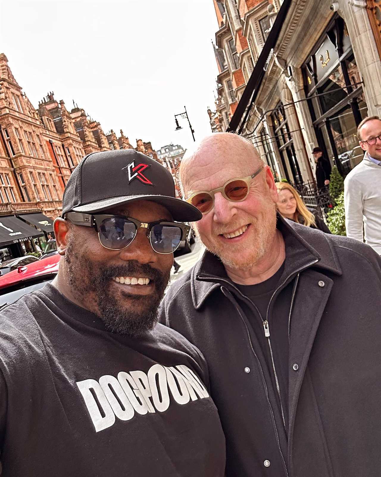 Manchester United fans criticize Derek Chisora's Posing With Controversial Figure