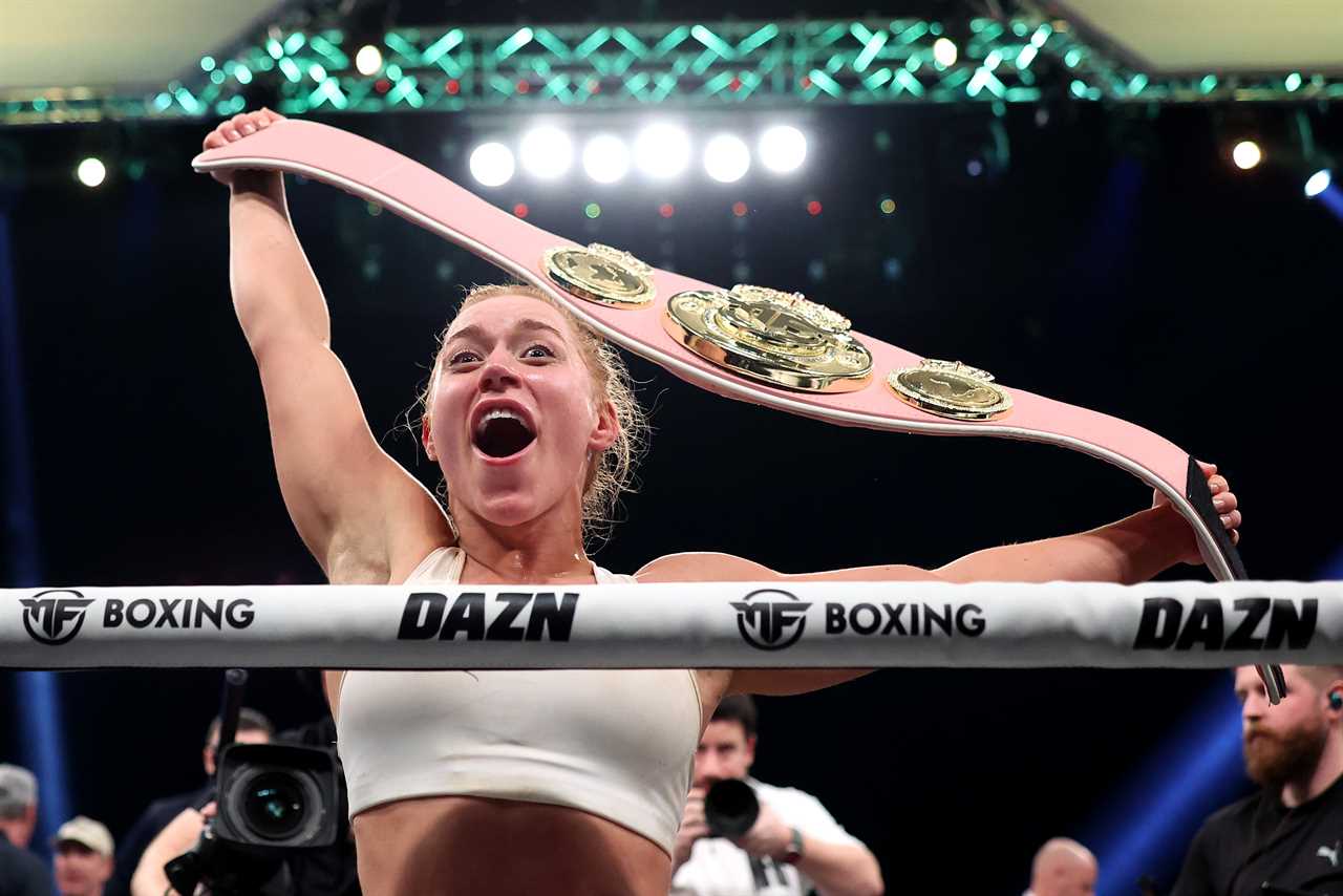 Elle Brooke vs Paige VanZant: Boxing Bout Showdown!