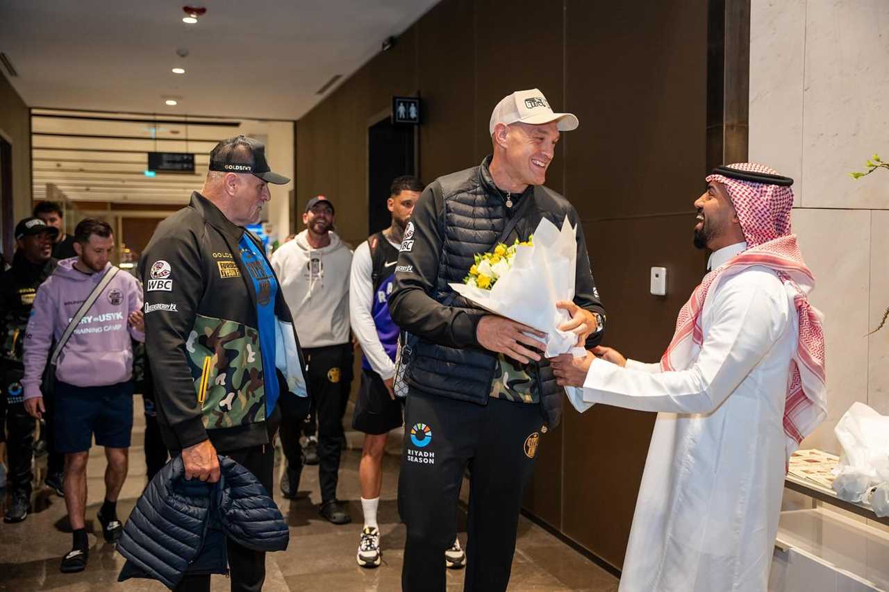 Tyson Fury Arrives to Saudi Arabia for Usyk Fight. Who is Missing?