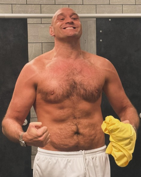 Tyson Fury showcases epic body transformation ahead of Oleksandr Usyk fight