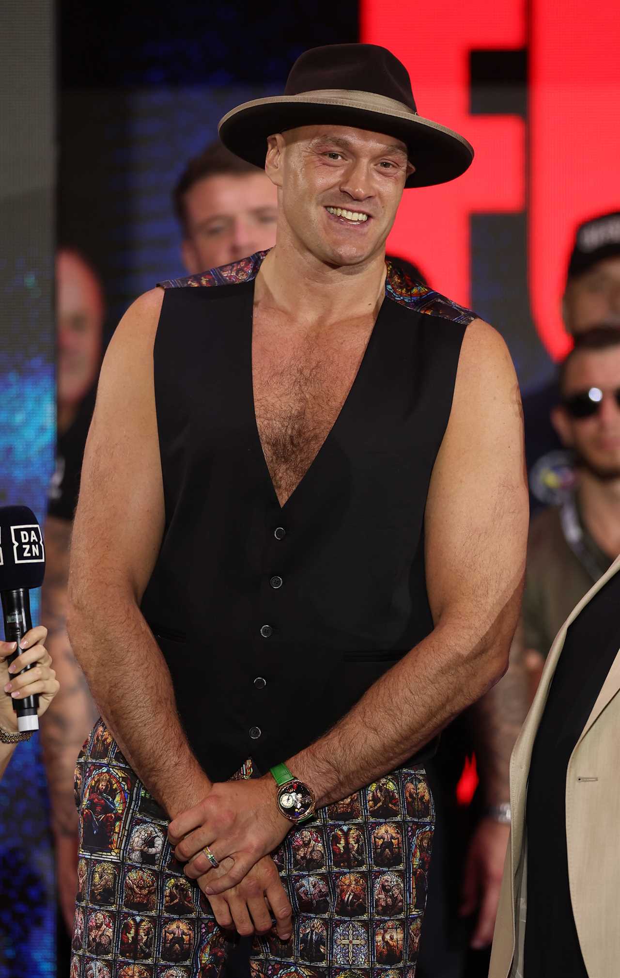 Tyson Fury's 'New Style' Ahead of Oleksandr Usyk Fight Draws WWE and 80s Pop Star Comparisons