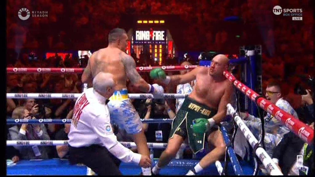 Tyson Fury saved by the bell in dramatic fight against Oleksandr Usyk