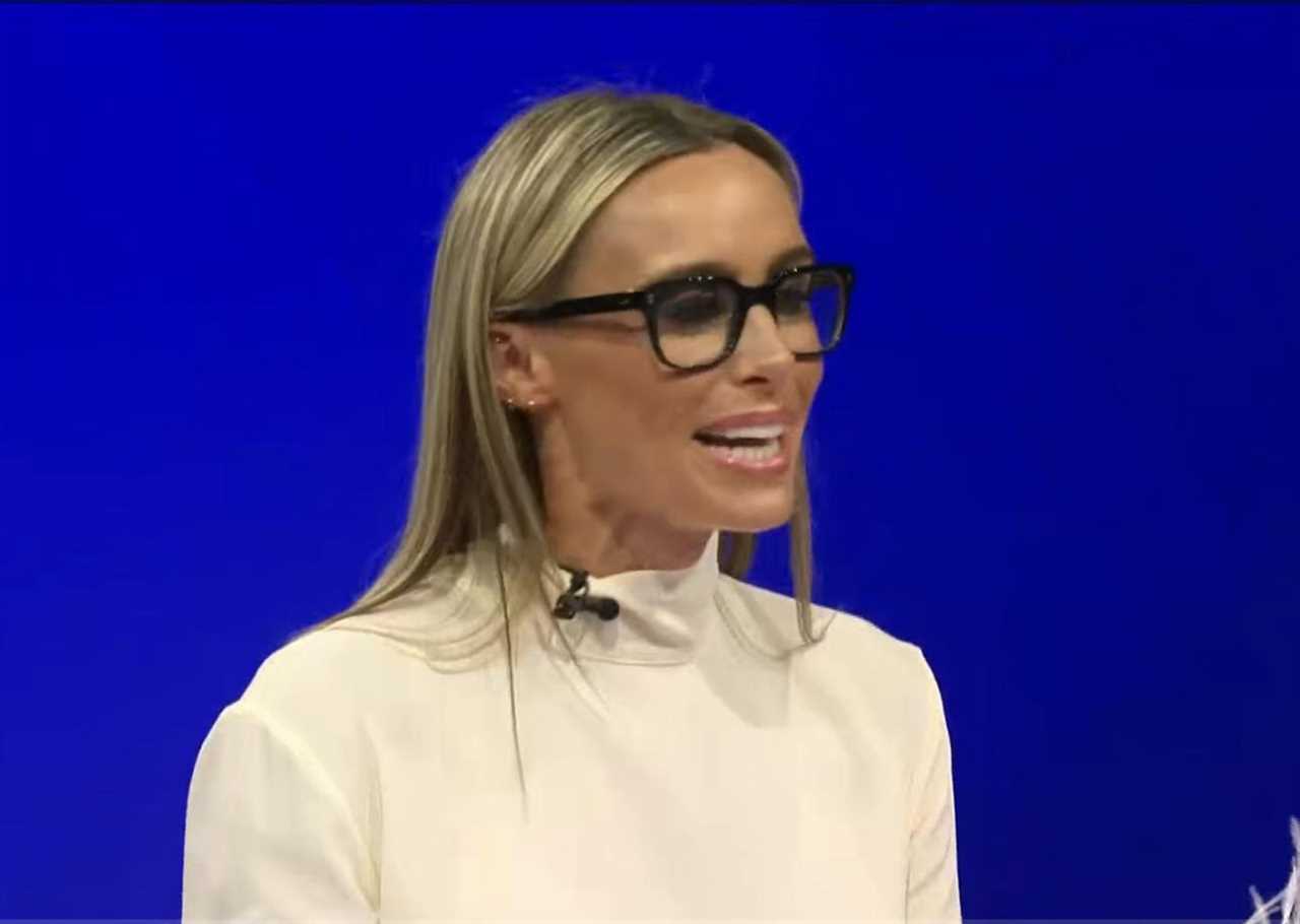 Anna Woolhouse stuns in 'absolutely smashing' outfit as she hosts Tyson Fury's big fight coverage