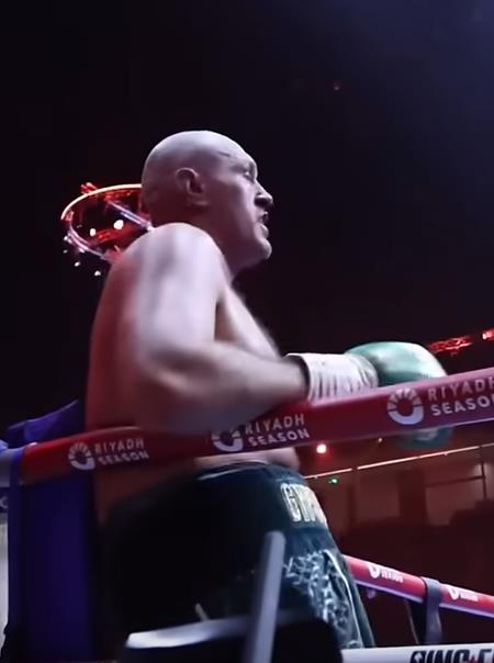 Shocking New Footage Reveals Tyson Fury's Struggle Against Oleksandr Usyk