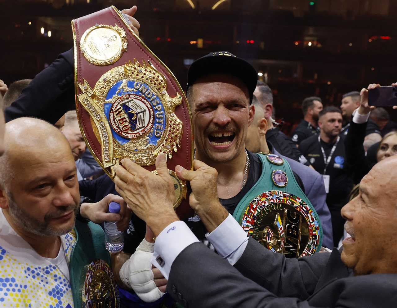 OLEKSANDR USYK FIGHTS TO KEEP IBF TITLE AMID REMATCH CLAUSE DRAMA