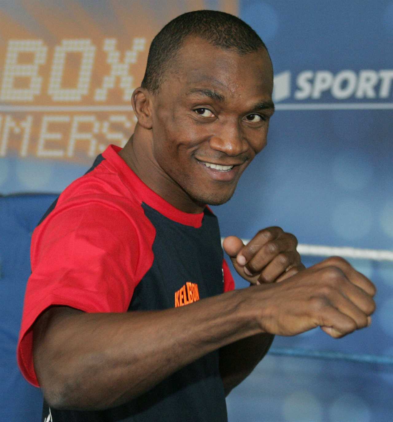 Former World Boxing Champion Offers to Replace Mike Tyson in Fight Against Jake Paul
