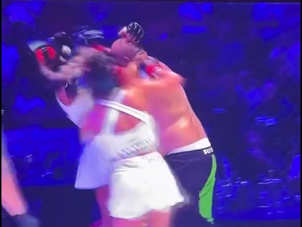 Male MMA Fighter Takes on Two Female Rivals in Shocking Fight Leaving Fans Questioning the Decision