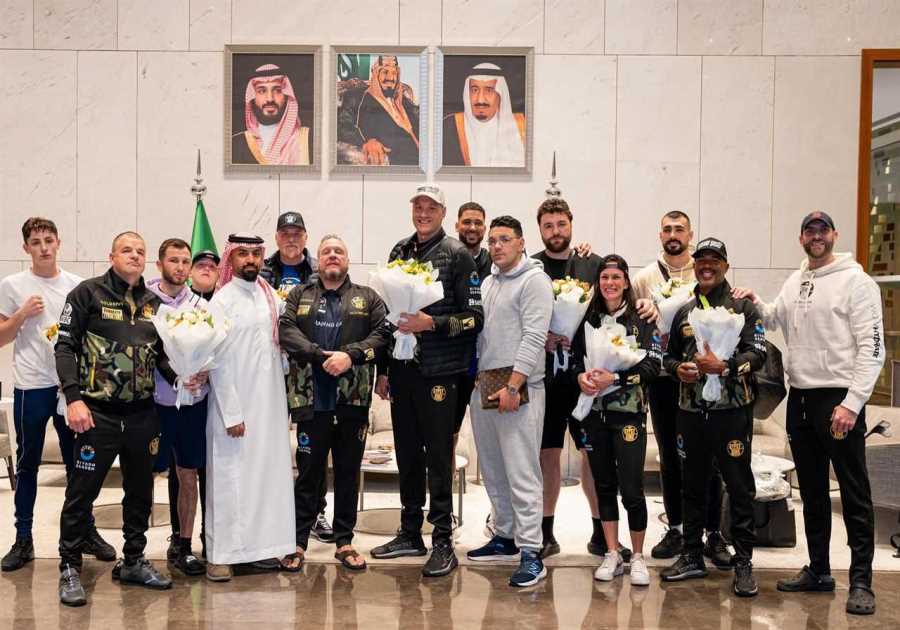 Tyson Fury Arrives to Saudi Arabia for Usyk Fight. Who is Missing?