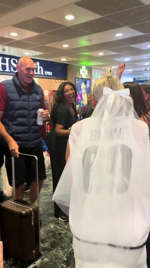 Tyson Fury Dances with Hen Party at London Train Station