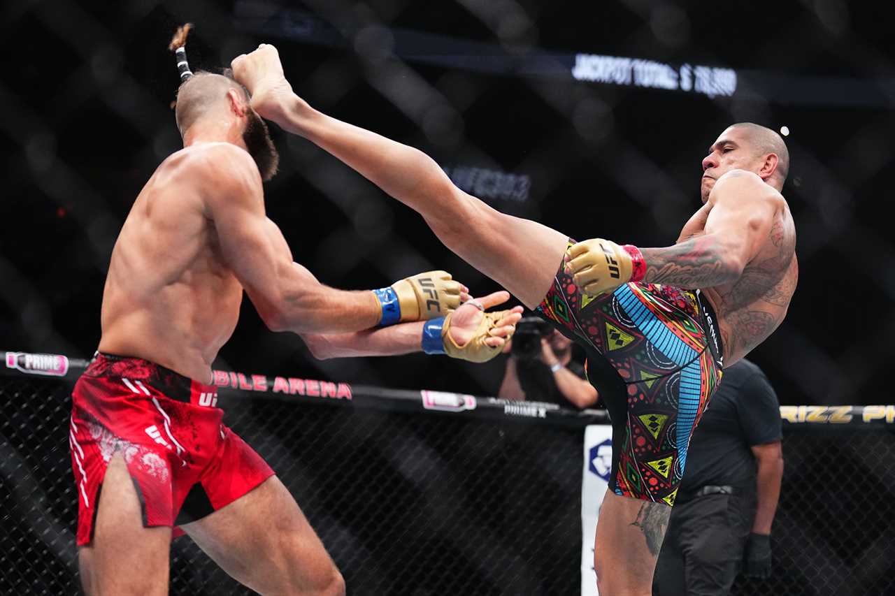 UFC Referee Criticized for Pereira vs Prochazka II Stoppage