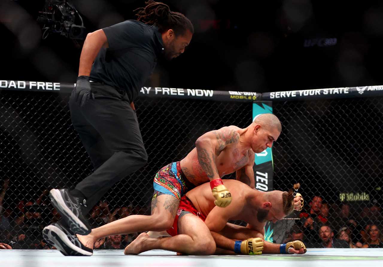 UFC Referee Criticized for Pereira vs Prochazka II Stoppage