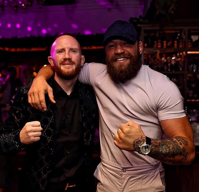 Conor McGregor's Photographer Makes Boxing Debut with His Help