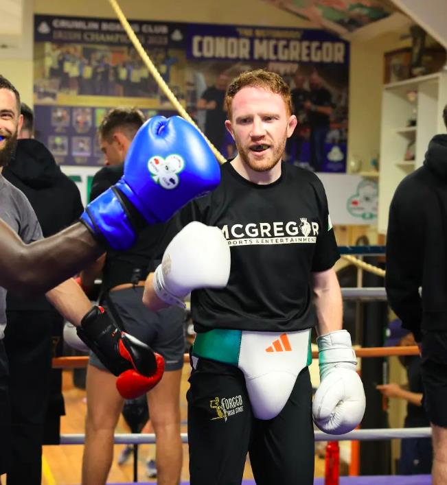 Conor McGregor's Photographer Makes Boxing Debut with His Mentor's Support