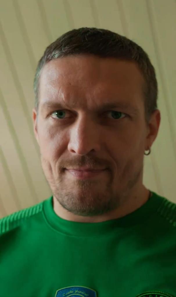 Oleksandr Usyk Surprises Fans with Career Shift: Shares Private Messages with Tyson Fury Before Rematch