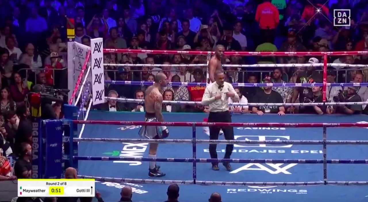 Floyd Mayweather's Exhibition Rematch Ends in Referee Controversy