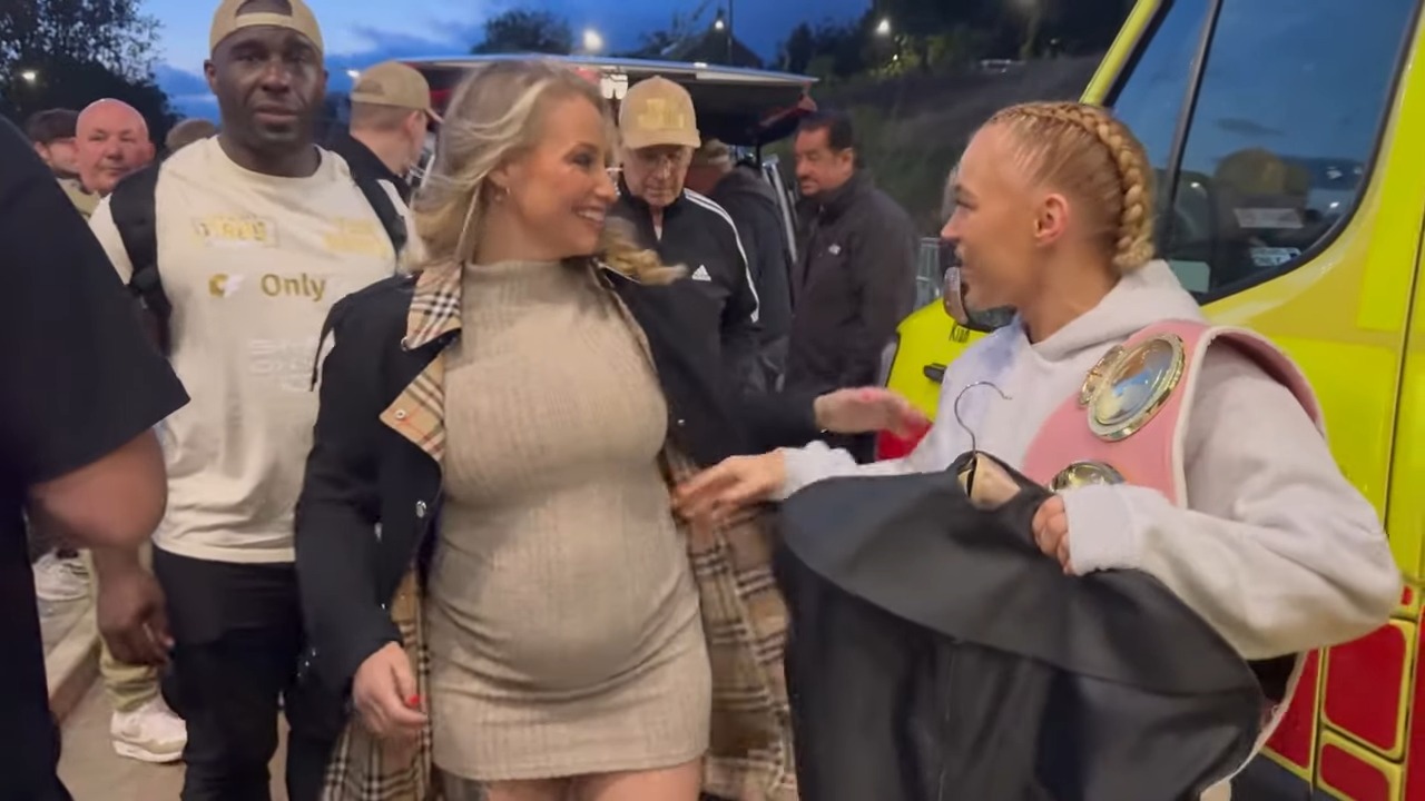 Boxer Ebanie Bridges Reveals Pregnancy at Boxing Event