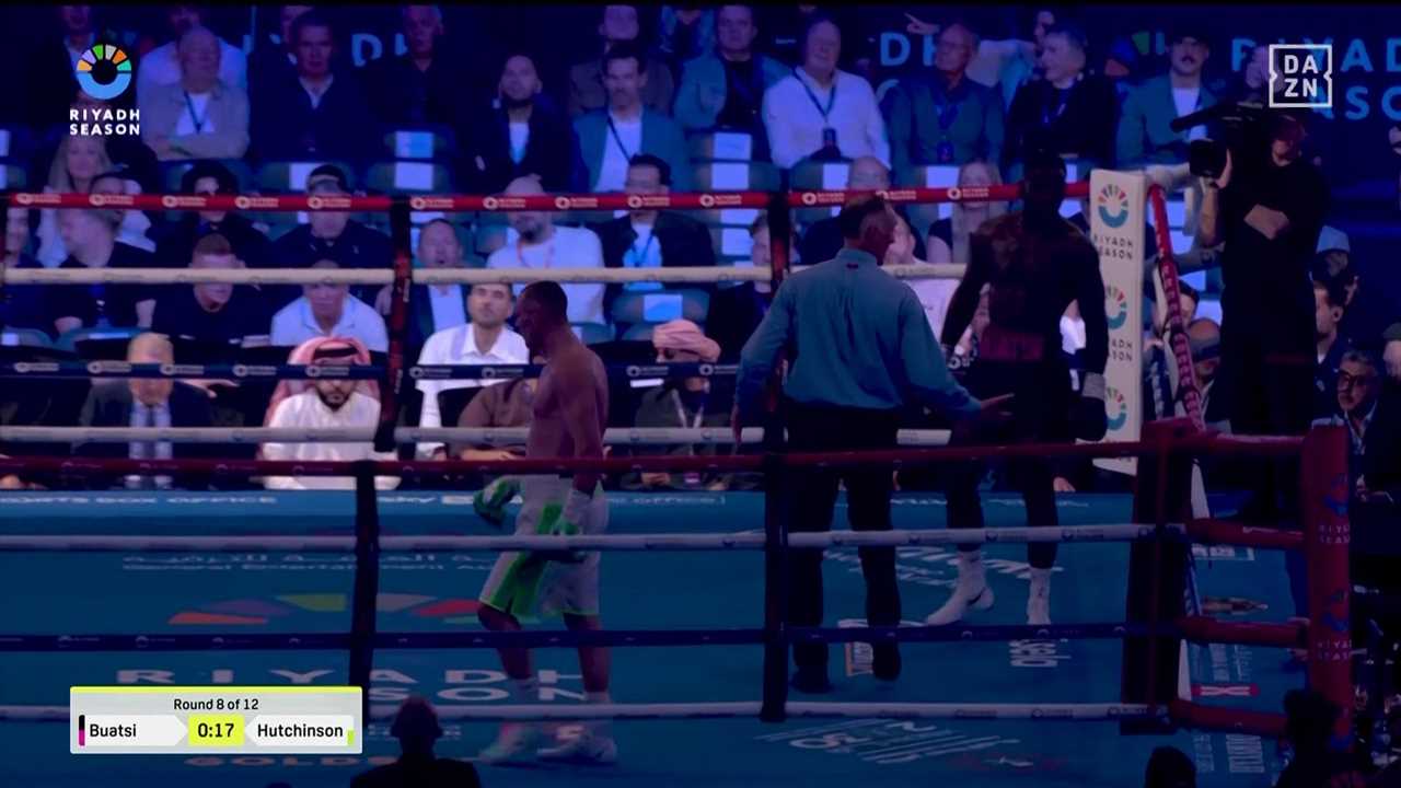 Fight STOPPED as lights go out at Wembley during undercard before Anthony Joshua vs Daniel Dubois title bout
