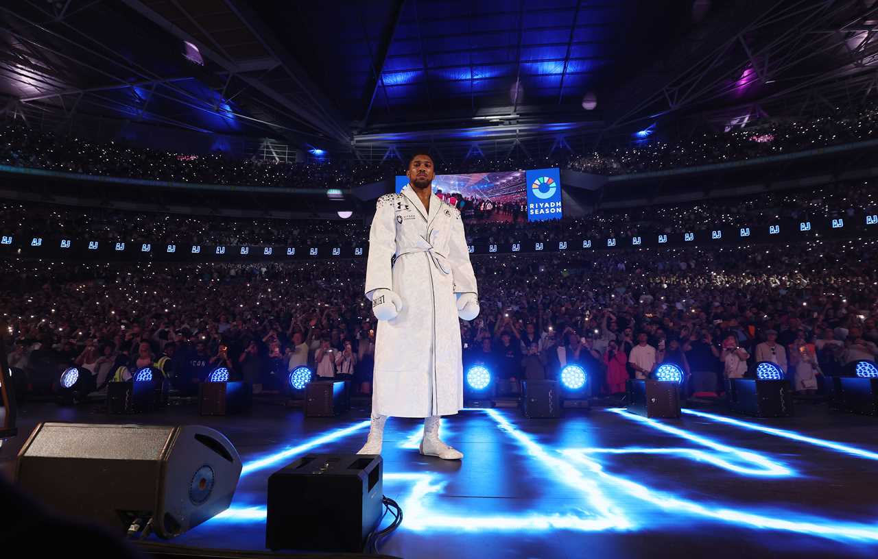 Anthony Joshua Fans Spot Concerning Moment During Ring Walk Before Daniel Dubois Fight