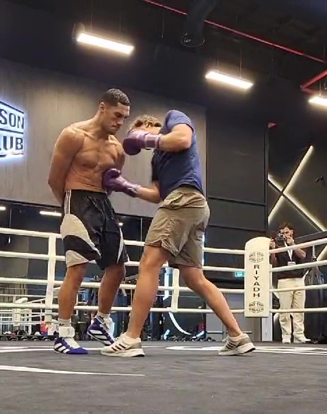 Boxing Champion Jai Opetaia Takes 44 Brutal Punches to Stomach in Intense Training Session