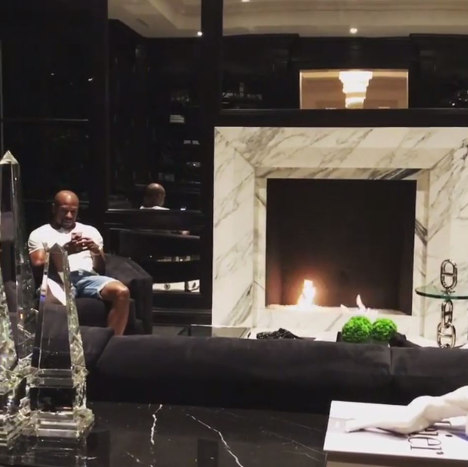 Floyd Mayweather splashes over £300m on New York apartments