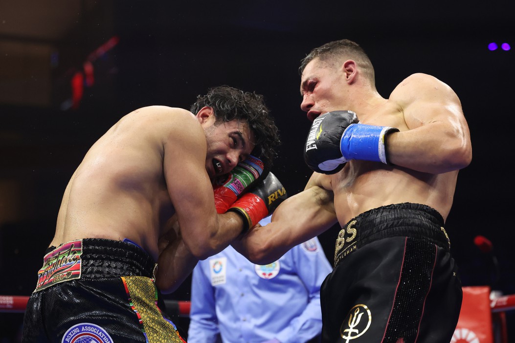 Gilberto Ramirez defeats Chris Billam-Smith to claim victory in bloody battle for cruiserweight title