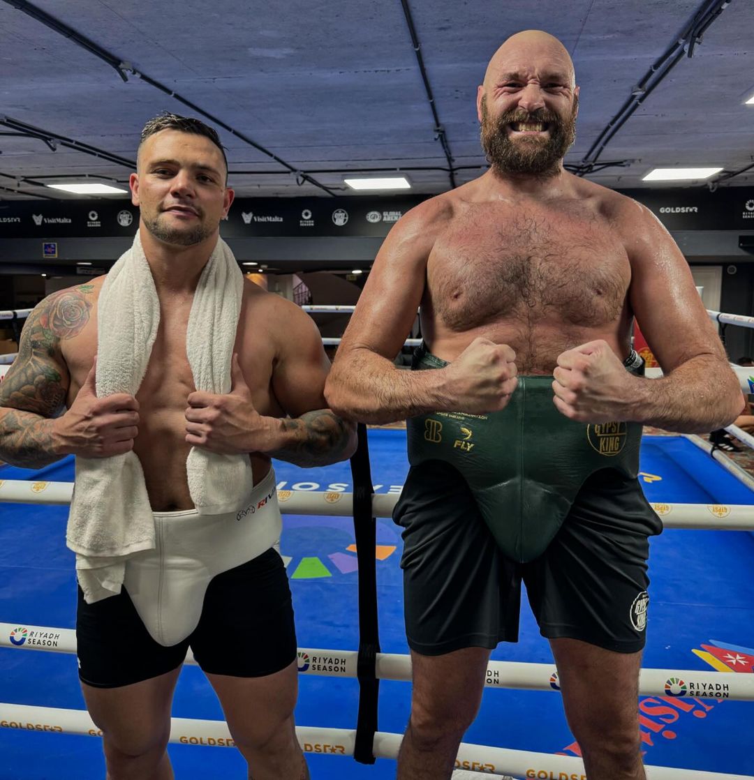 Tyson Fury's New Look Sparks Theories for Usyk Rematch