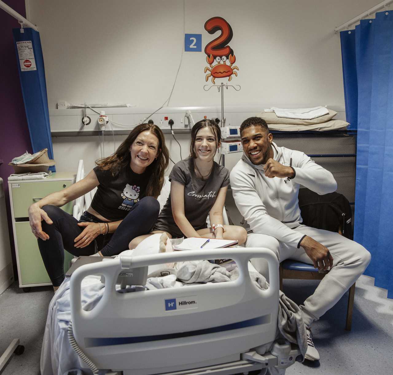 Anthony Joshua Spreads Holiday Cheer at Children's Hospital